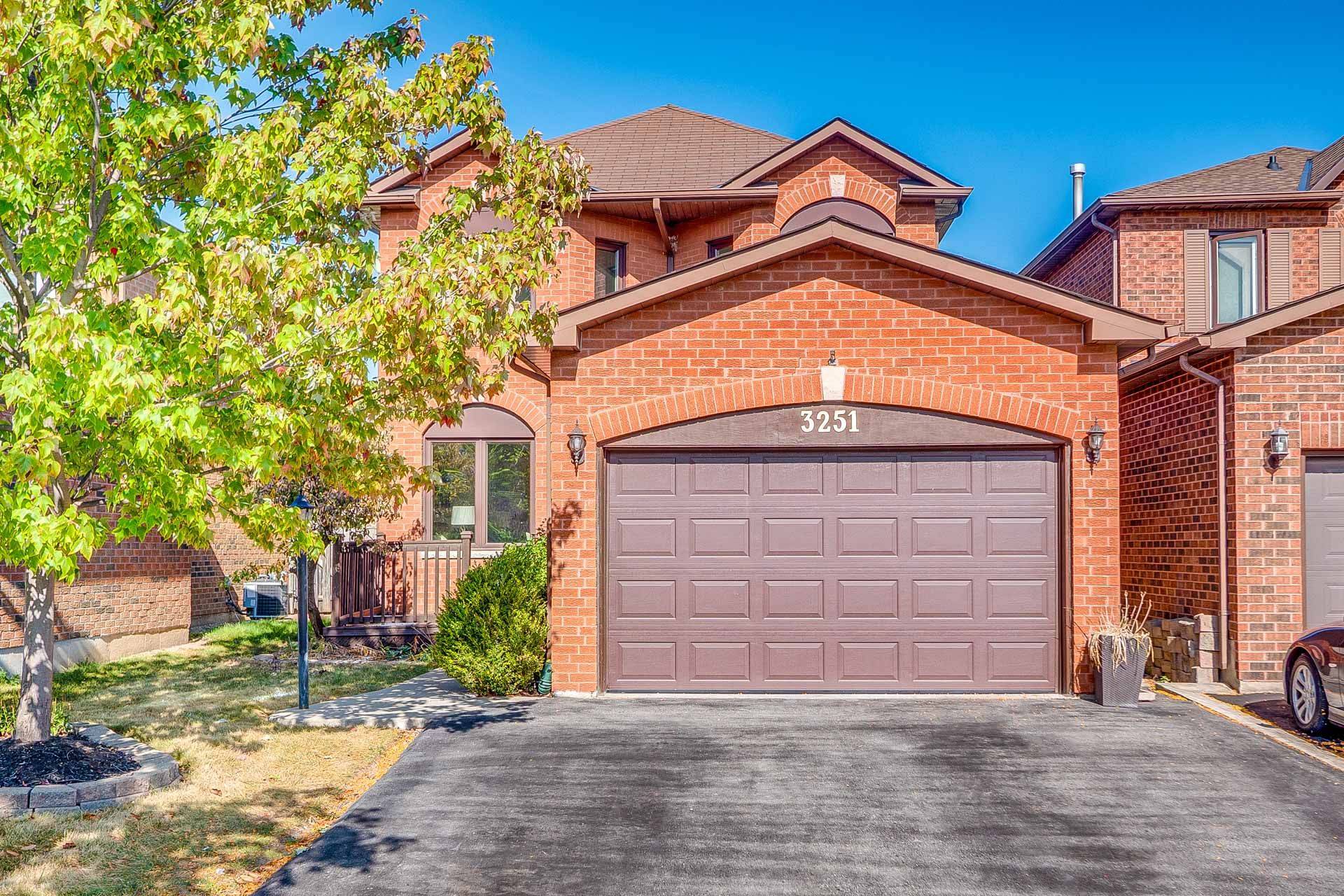 3251 Greenbelt CRES, Mississauga, ON L5N 5X8