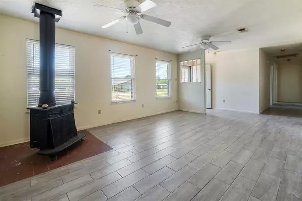 Granbury, TX 76049,917 Charles Court