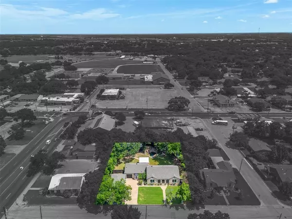 612 W Bluff, Granbury, TX 76048