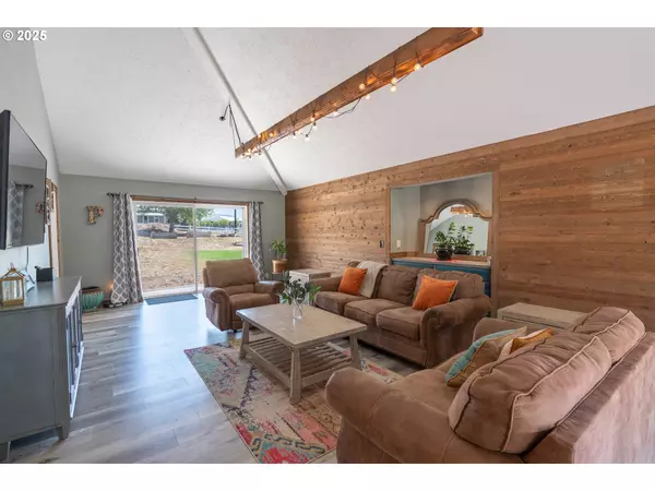 Dufur, OR 97021,520 NE 6TH ST