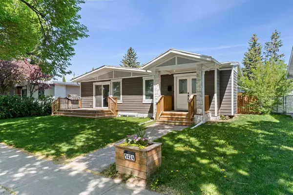 1424 Northmount DR Northwest, Calgary, AB T2L 0G2