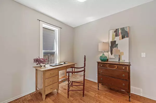 Calgary, AB T2W 5A9,3410 Cedarille DR SW