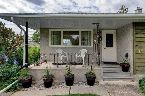 Calgary, AB T3E 4H7,39 Gladys Ridge RD SW