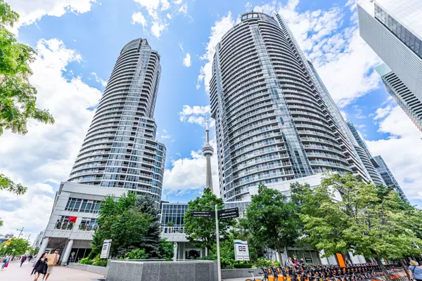 208 Queens Quay N/A W #2301, Toronto C01, ON M5J 2Y5