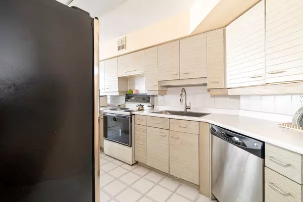 Toronto C14, ON M2N 6N3,30 Greenfield AVE #614