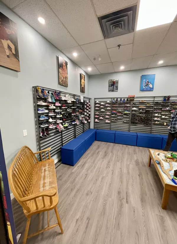 London North, ON N6G 2V9,1225 Wonderland RD N #19