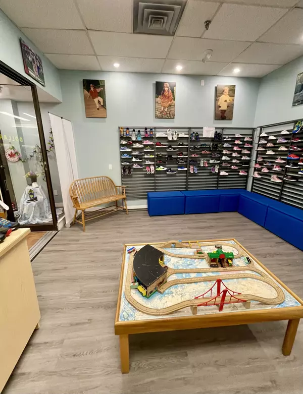 London North, ON N6G 2V9,1225 Wonderland RD N #19