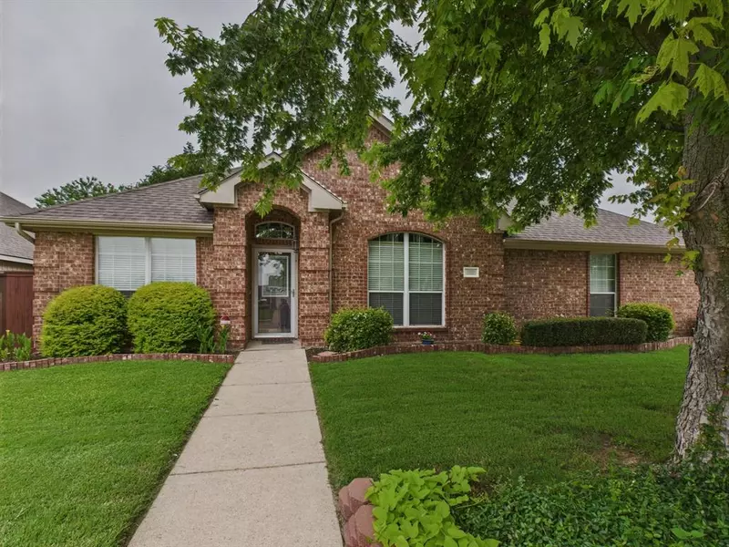 733 Willow Crest Drive, Midlothian, TX 76065