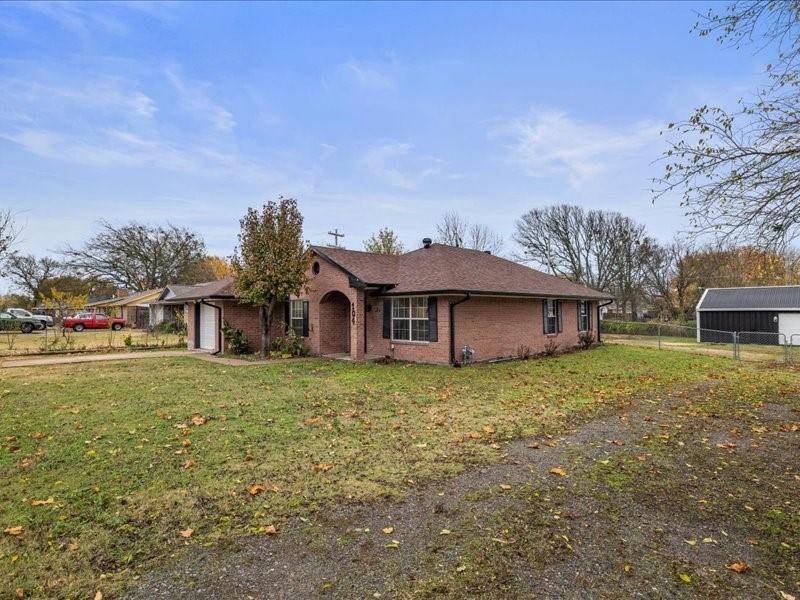 Leonard, TX 75452,104 S Poplar Street