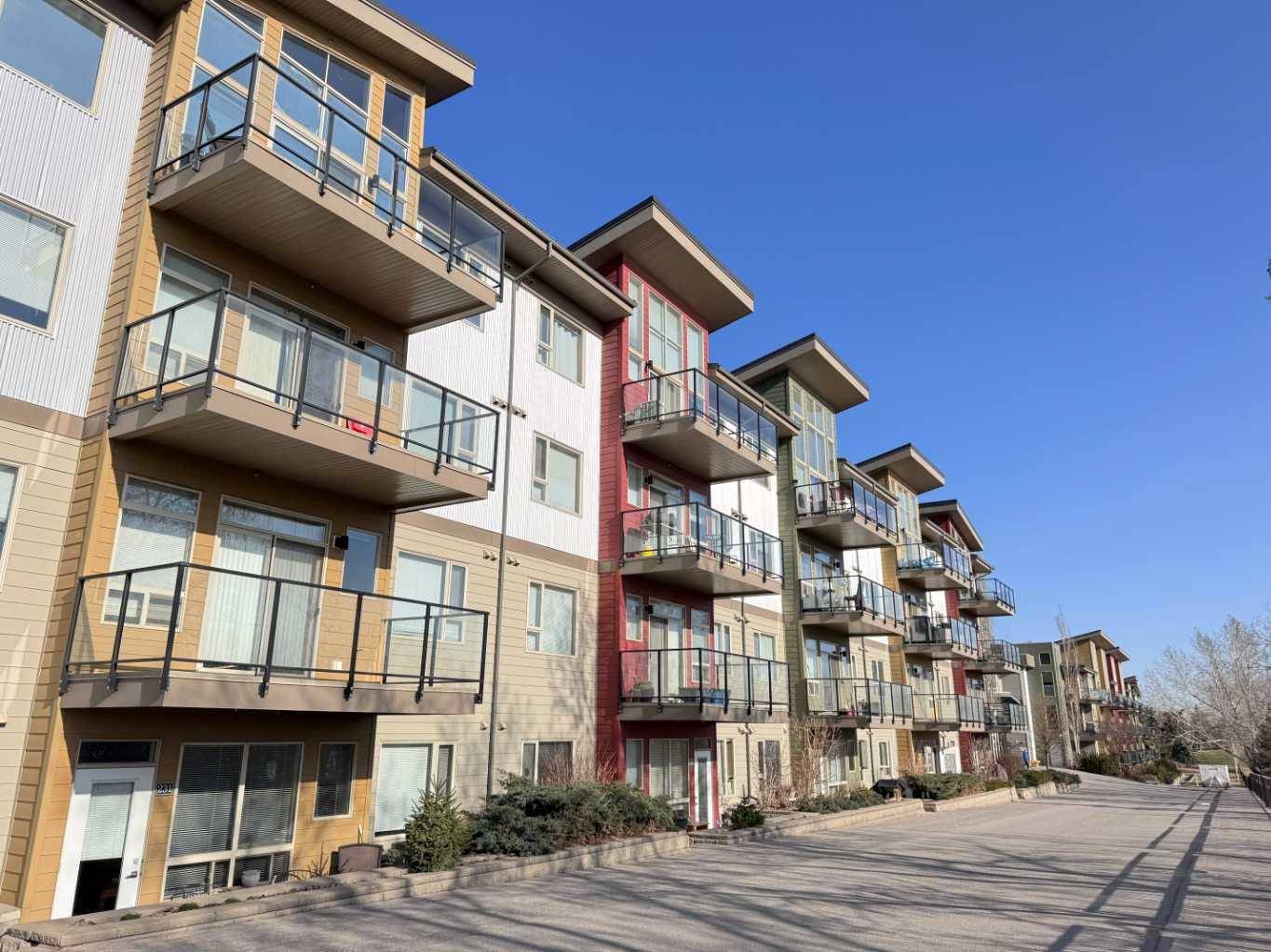 Calgary, AB T2E 7M3,4303 1 ST NE #528