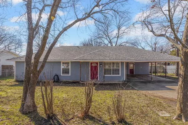 Leonard, TX 75452,207 E Travis Street