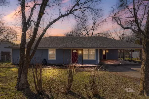 Leonard, TX 75452,207 E Travis Street