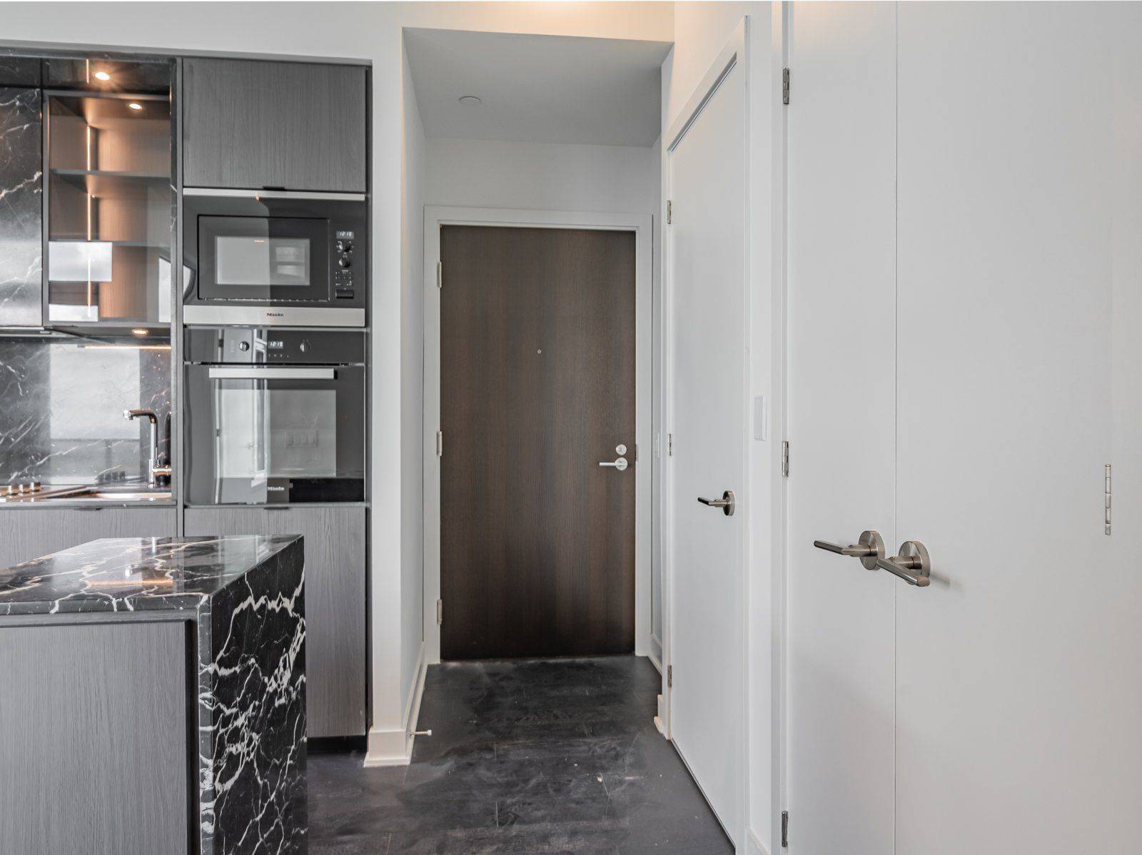 Toronto C02, ON M4W 0B7,11 Yorkville AVE #5404