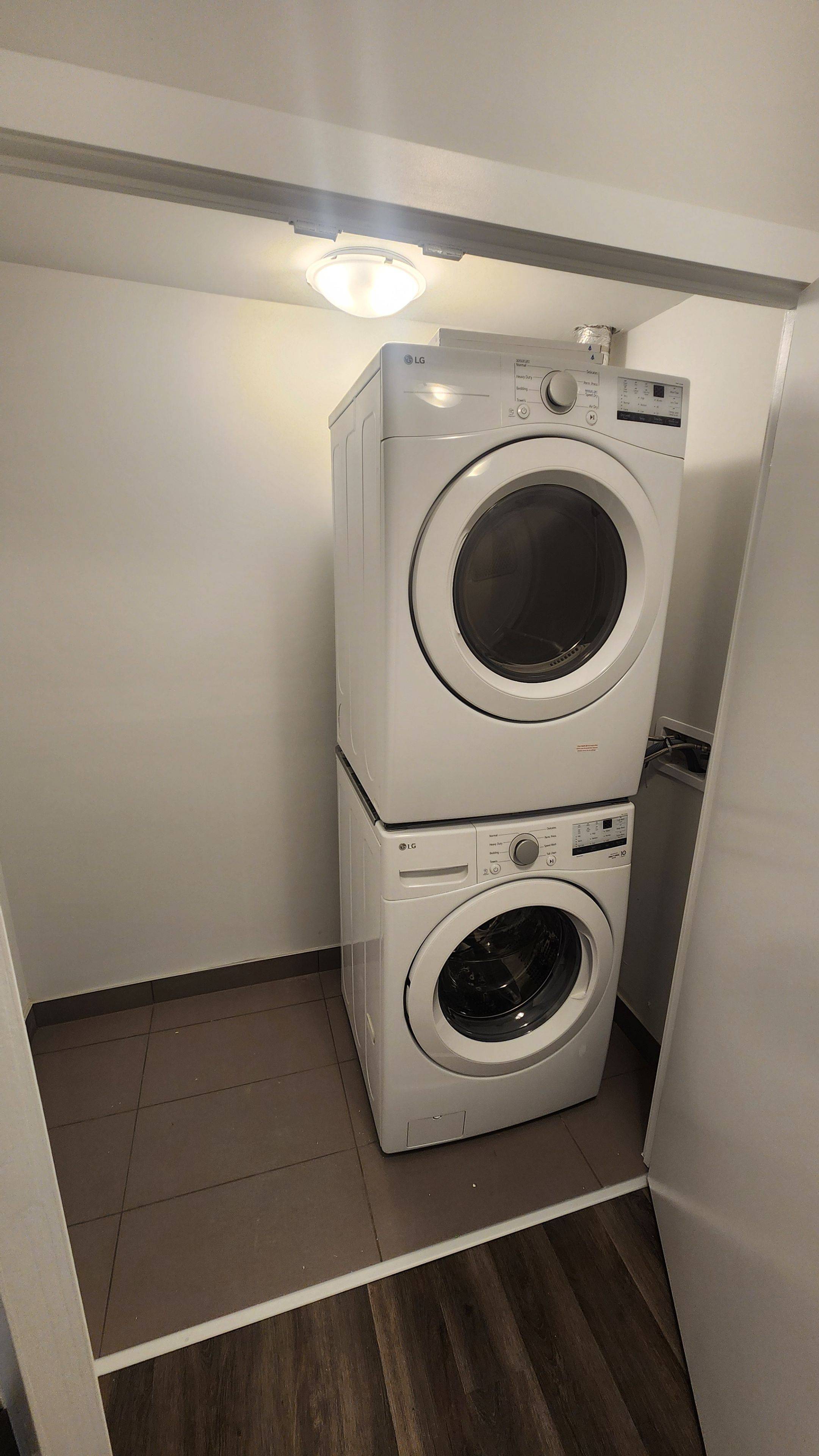 Mississauga, ON L5B 0L6,430 Square One DR #2311