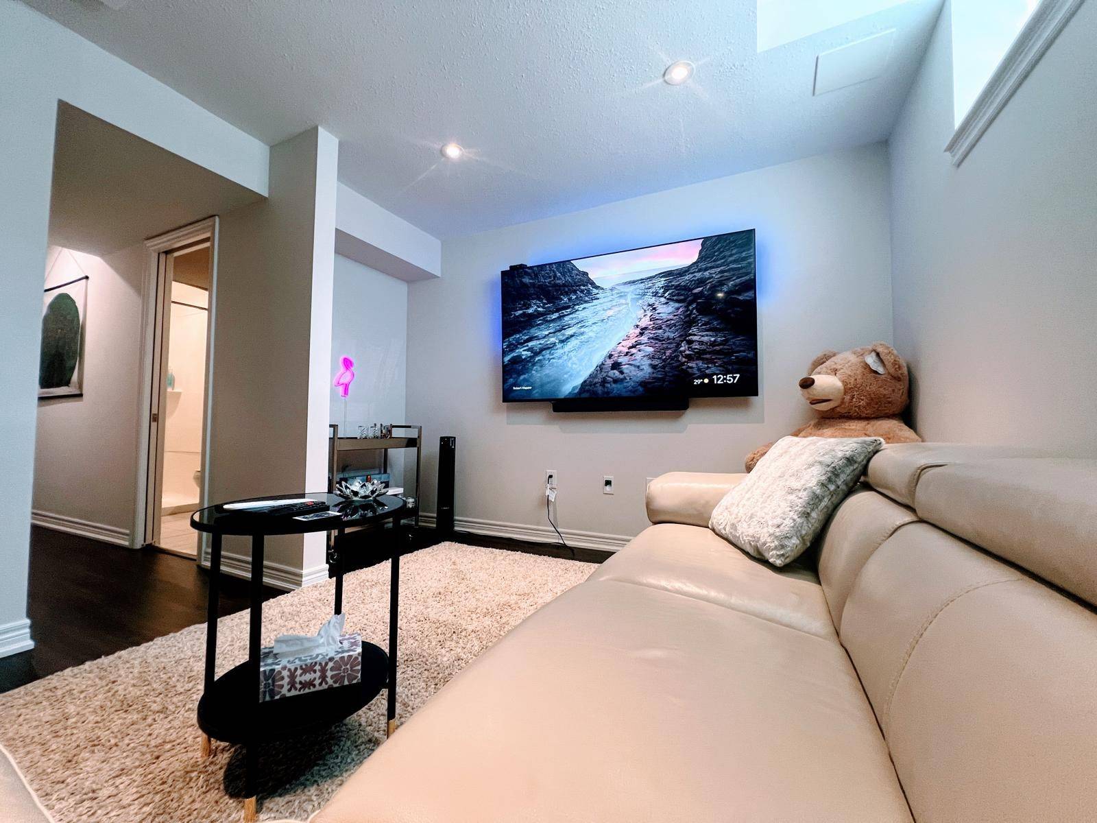 Niagara Falls, ON L2G 0X5,4348 Shuttleworth DR