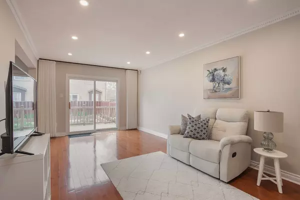 Markham, ON L3R 3T3,3 Upton CRES