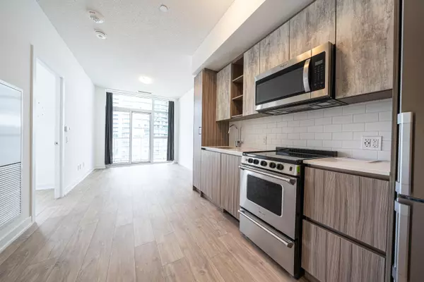 Toronto W06, ON M8Y 0C7,251 Manitoba ST #828