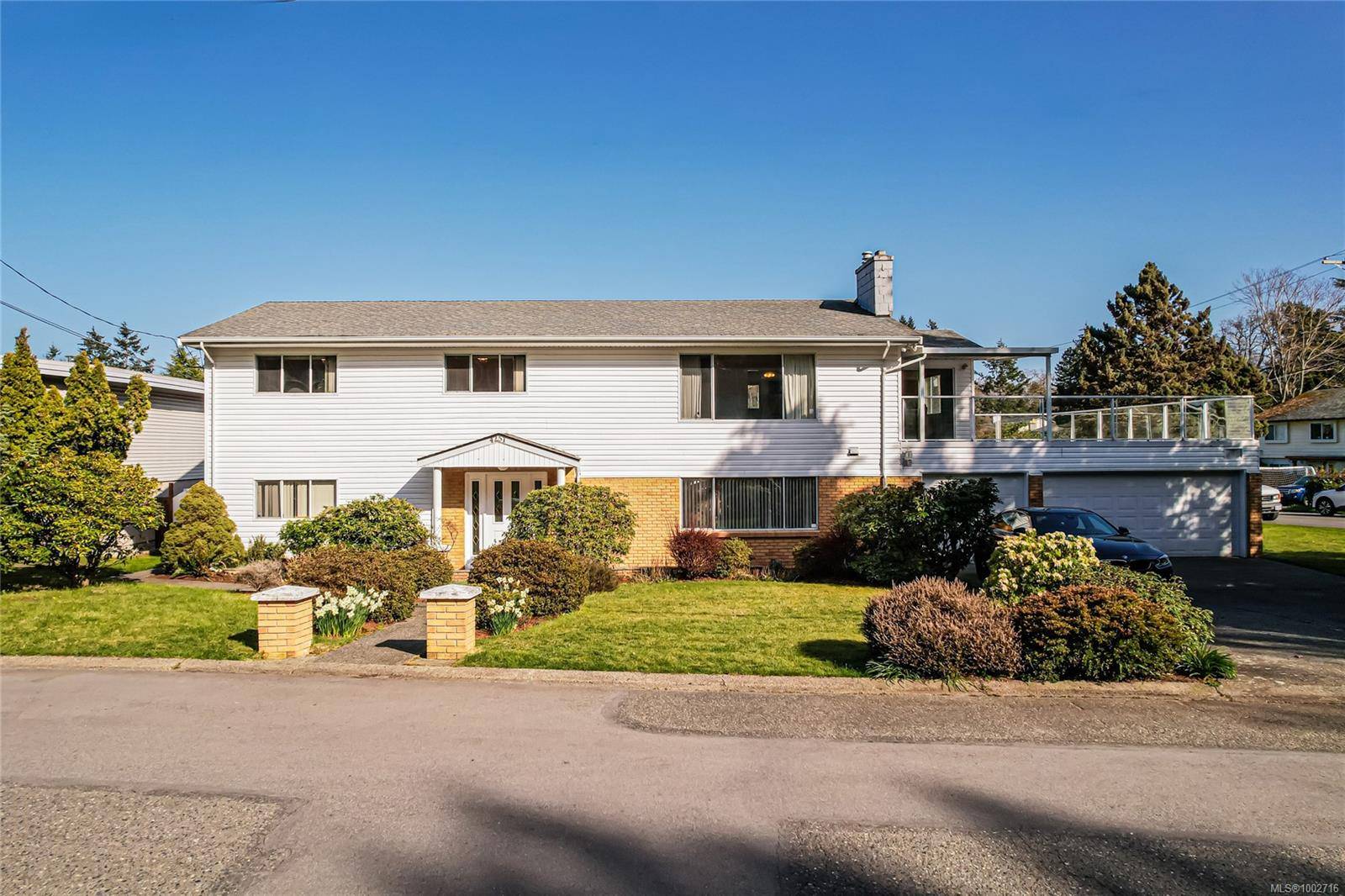 4251 Parkside Cres, Saanich, BC V8N 2C4