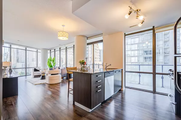 Toronto C01, ON M5S 1Z6,832 Bay ST #805