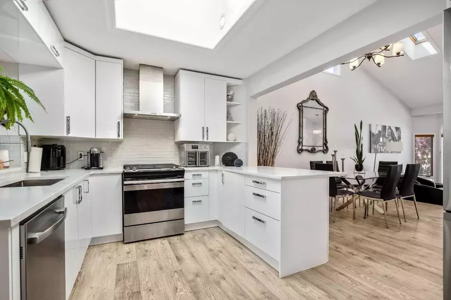 6 Castle PL, Cochrane, AB T4C 1G4