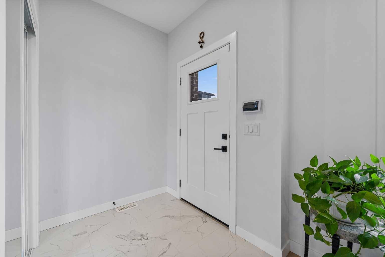 Calgary, AB T3H 6E1,2213 77 ST SW