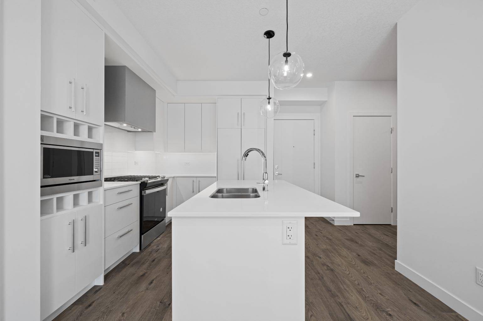 Calgary, AB T3H 6L3,8370 Broadcast AVE SW #204