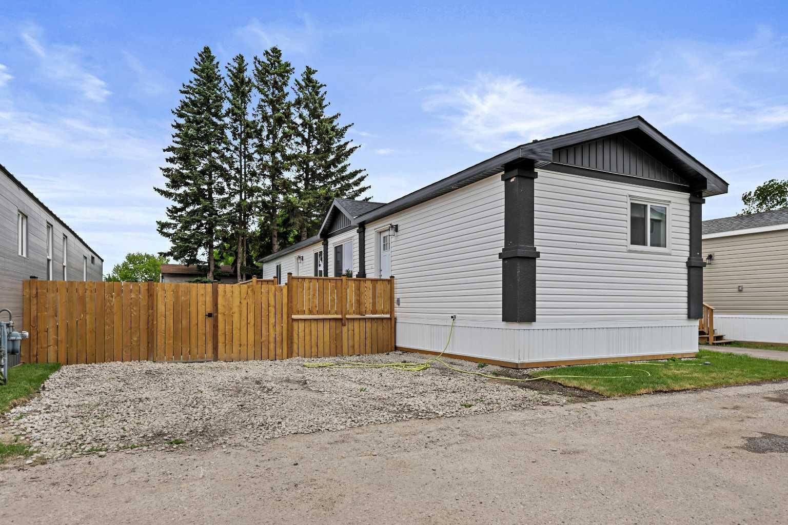 6220 17 AVE Southeast #5, Calgary, AB T2A 0W6