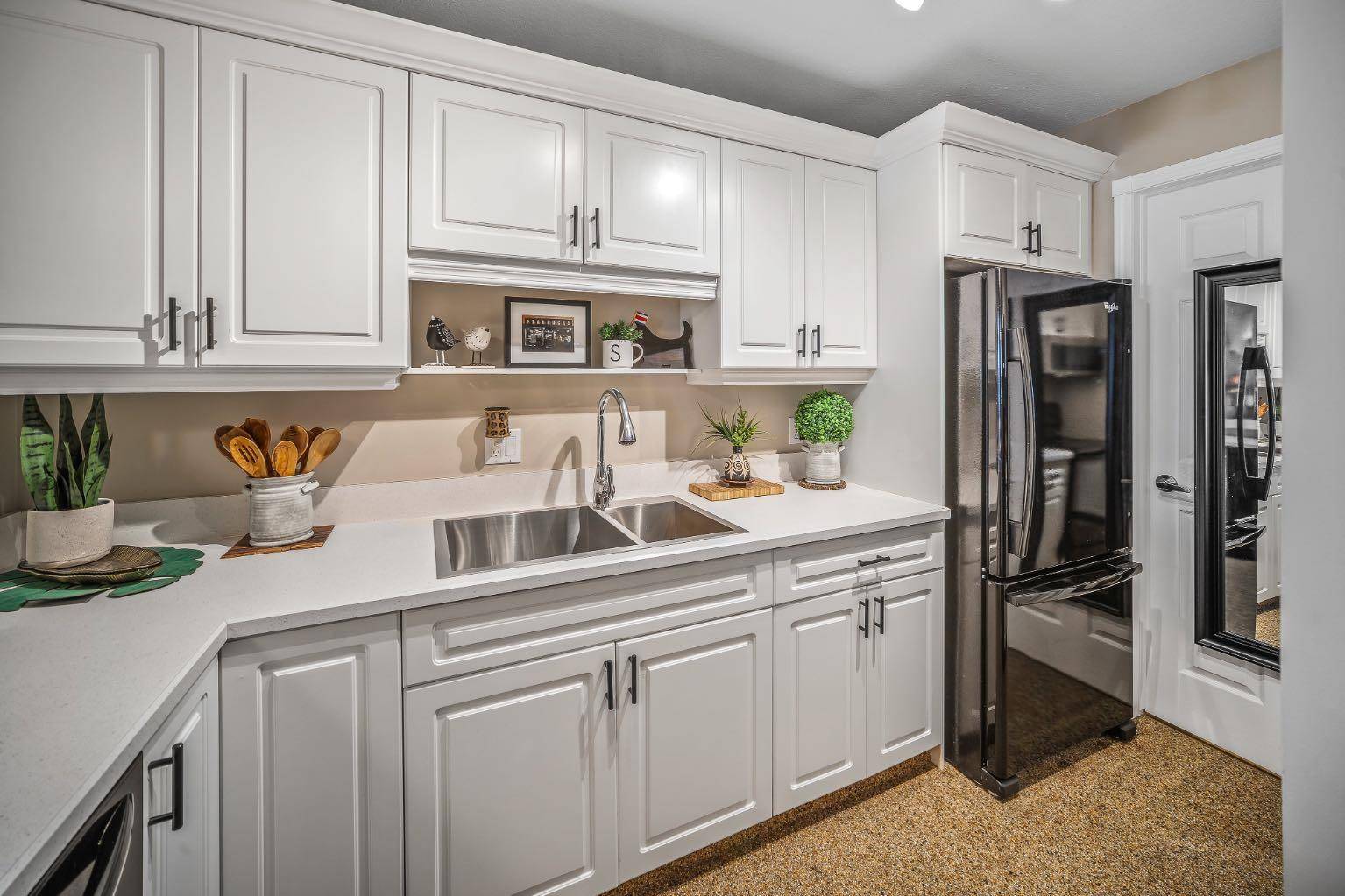 Calgary, AB T2V 0G9,705 56 AVE Southwest #203