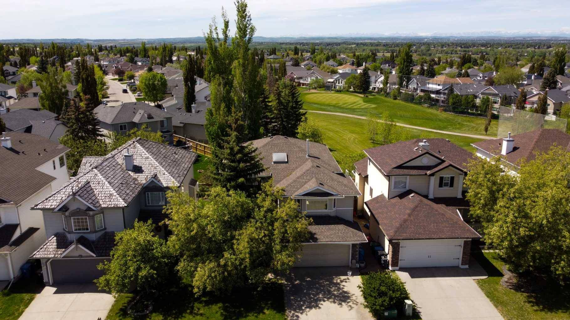 3110 Douglasdale BLVD Southeast, Calgary, AB T2Z 2T1