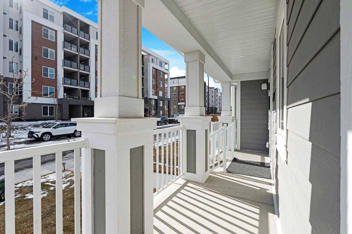 Calgary, AB T2X4X6,93 Yorkville TER SW