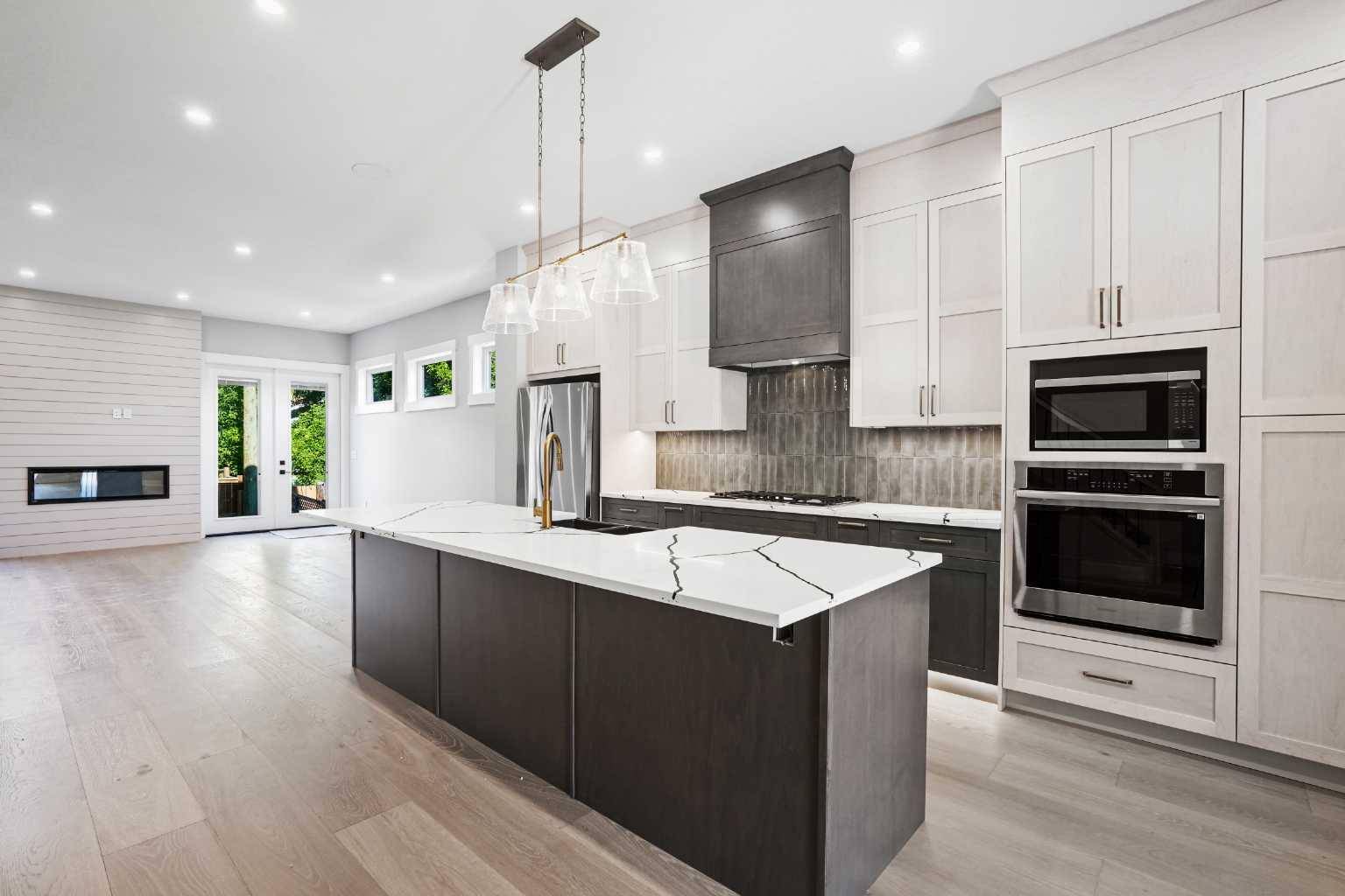 Calgary, AB T3C 1L4,1413 27 ST SW