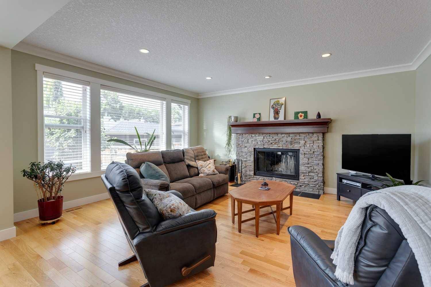 Calgary, AB T2M 2M4,417 29 AVE Northwest