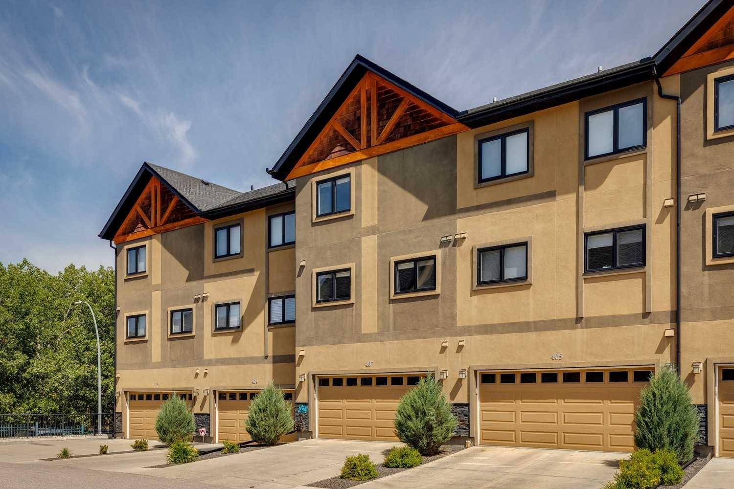 Calgary, AB T3B 6C4,407 Valley Ridge MNR Northwest