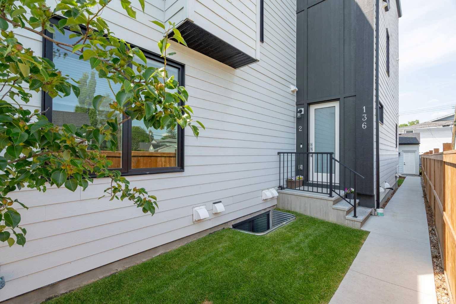 Calgary, AB T2E1S2,136 21 AVE NE #2