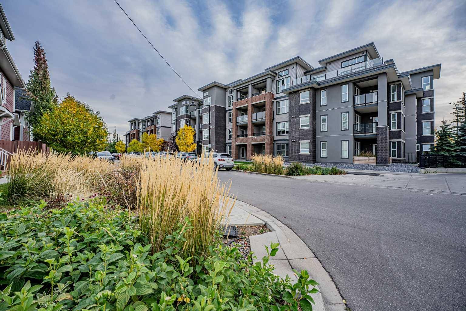 95 Burma Star RD SW #3215, Calgary, AB T3E 8A9