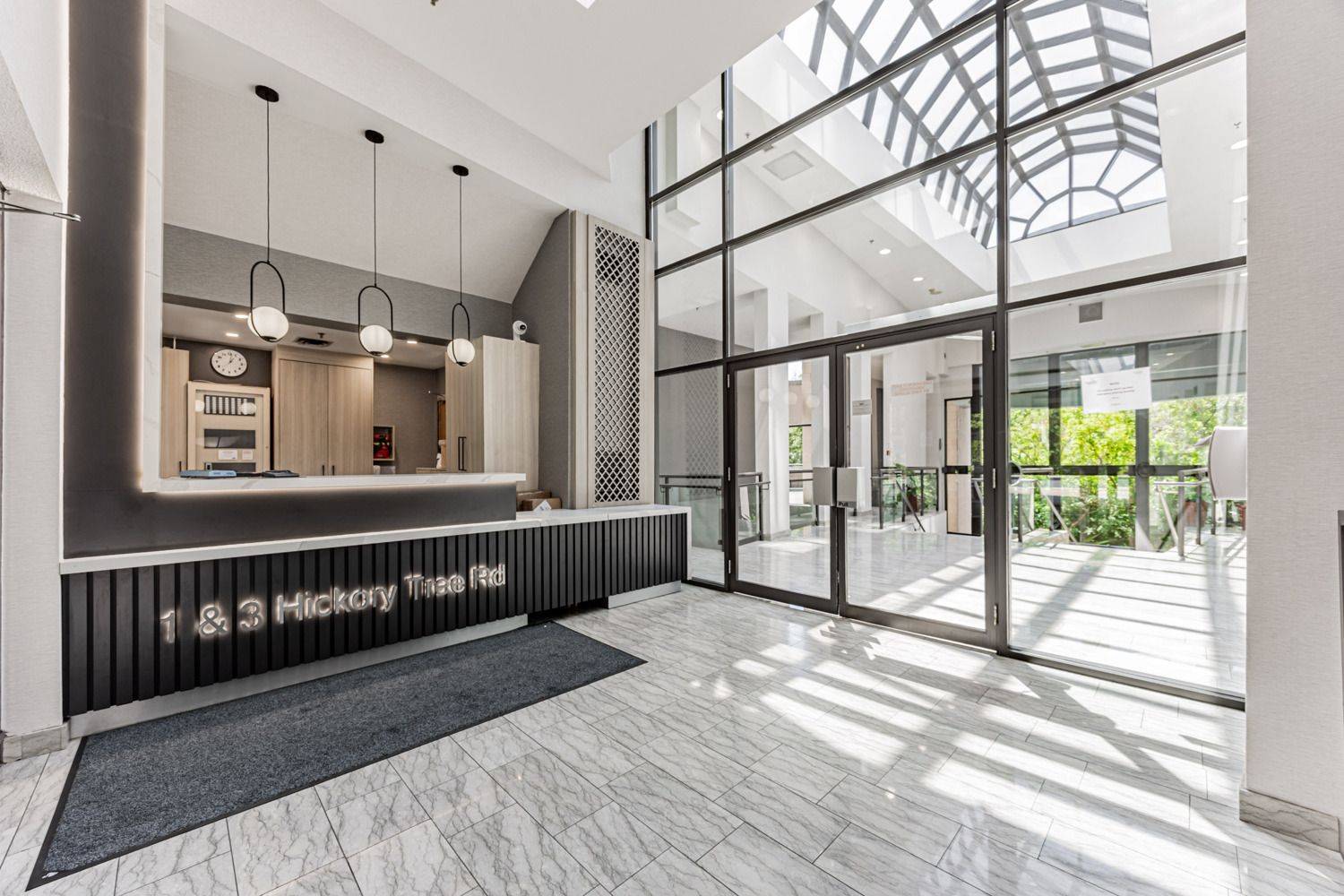 3 Hickory Tree RD #809, Toronto W04, ON M9N 3W5