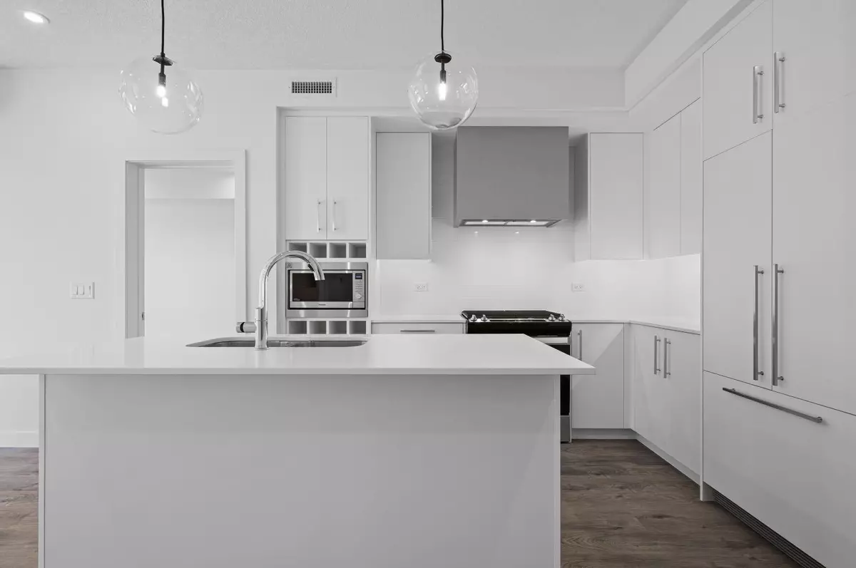 Calgary, AB T3H 6L3,8370 Broadcast AVE SW #204