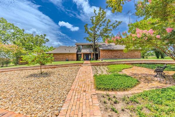 500 Rs County Road 2210, Emory, TX 75440