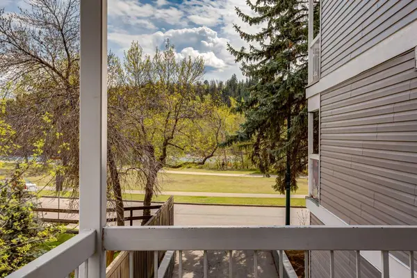 3402 Parkdale BLVD NW #8, Calgary, AB T2N3T4