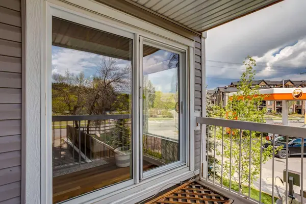 3402 Parkdale BLVD NW #8, Calgary, AB T2N3T4