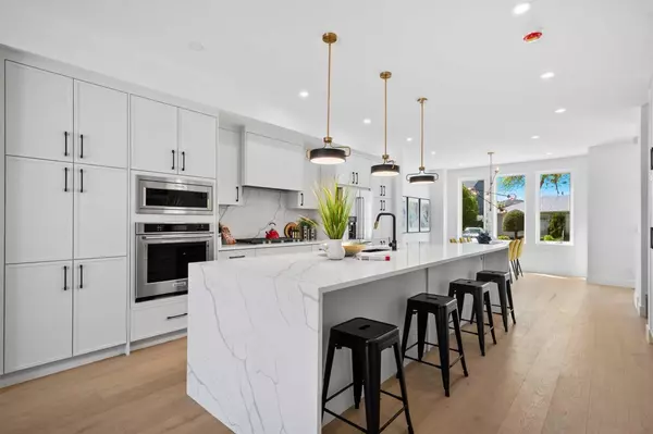 Calgary, AB T2M 3B4,3116 4A ST NW