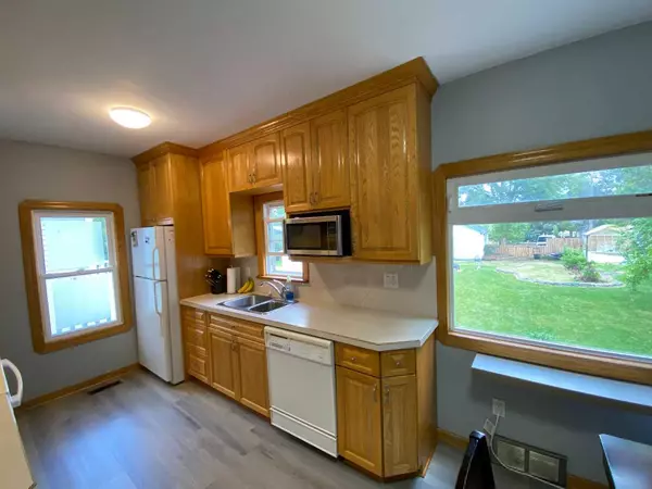 Brooks, AB T1R0B3,518 4 AVE W