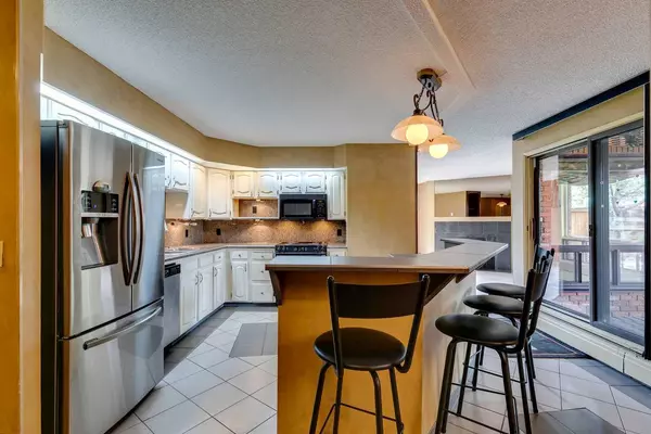 Calgary, AB T2V 0L1,9500 Oakfield DR SW #104