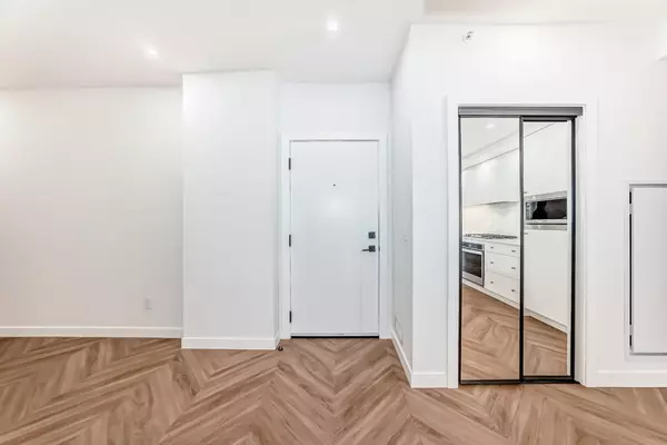 Calgary, AB T3H6B6,8445 Broadcast AVE SW #413
