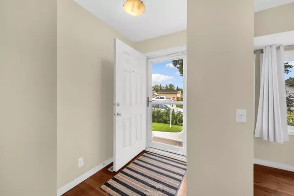 Calgary, AB T3K1B4,8310 berkley RD Northwest