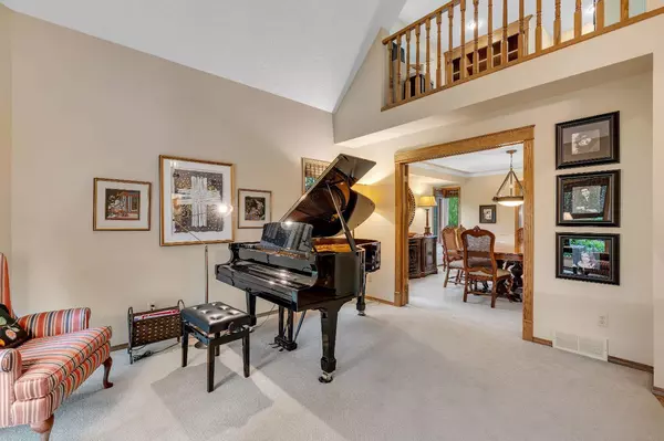 Calgary, AB T2W 6C1,123 Canterbury CT SW