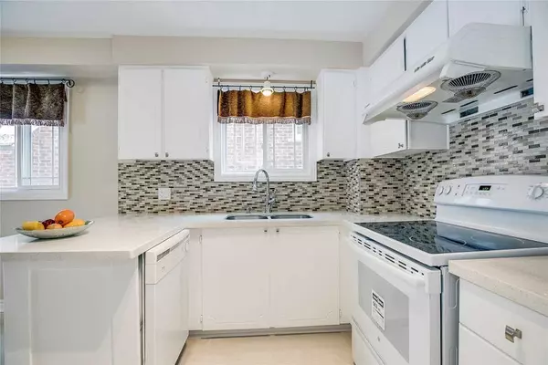 Mississauga, ON L5C 3M2,4139 Quaker Hill DR