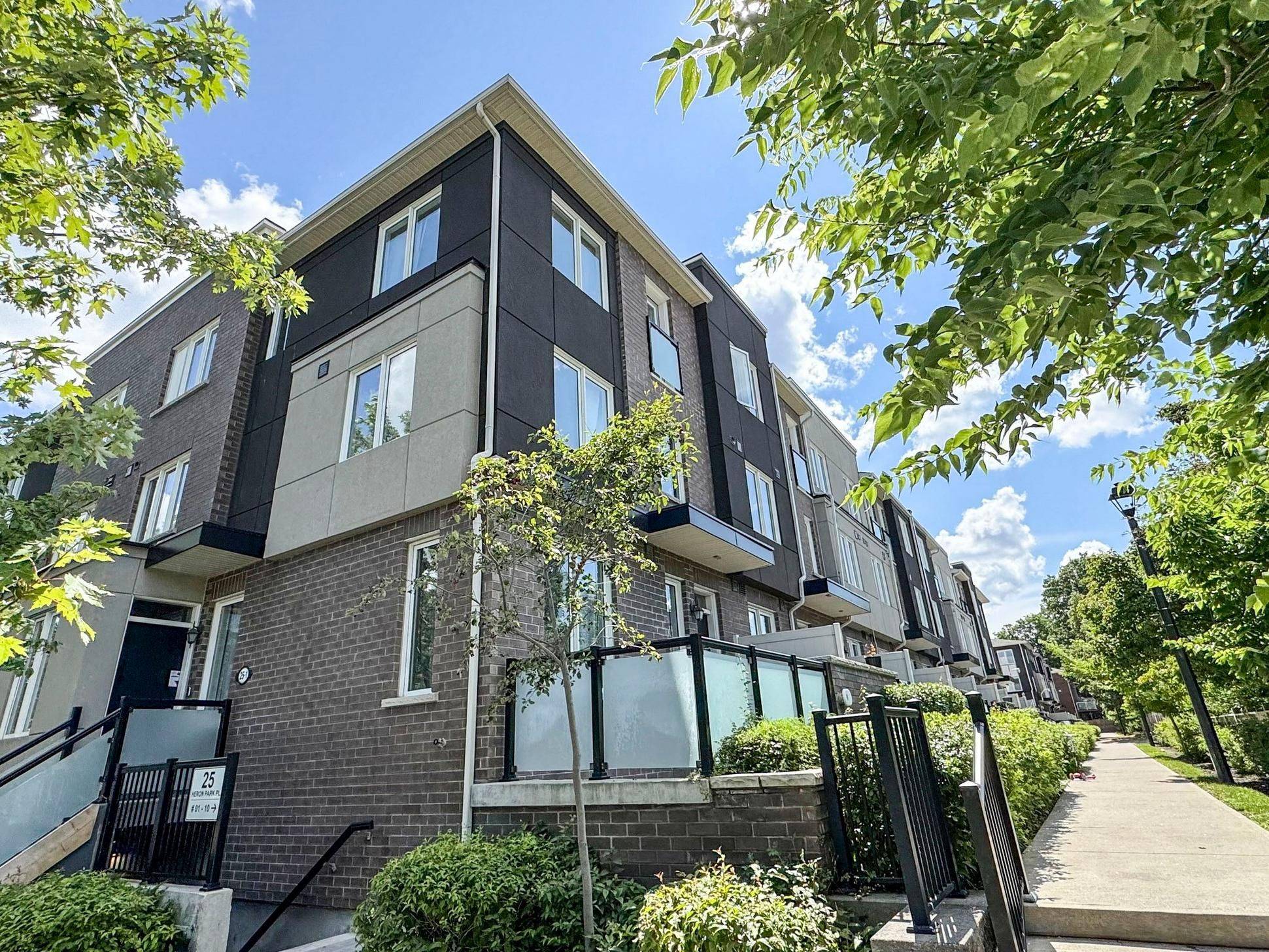 25 Heron Park PL #4, Toronto E10, ON M1E 0B8