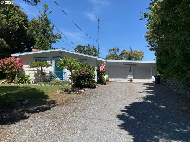 850 LAKESHORE DR, Port Orford, OR 97465