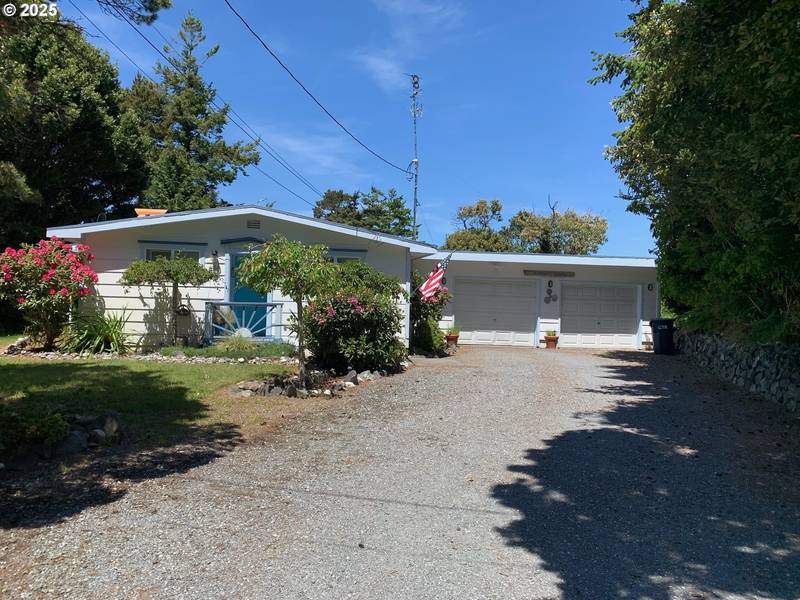 850 LAKESHORE DR, Port Orford, OR 97465